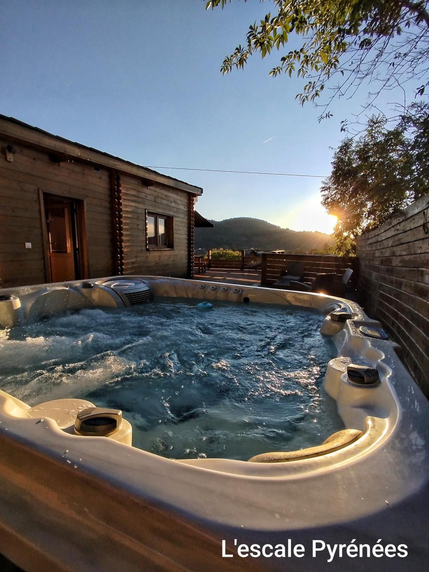 Le Chalet Jacuzzi Et Detente 4 Etoiles Bagneres-de-Bigorre Exterior photo